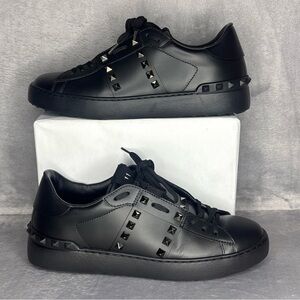 Valentino Garavani Rockstud Untitled Triple Black Sneakers – EU 39 Unisex